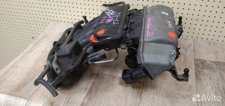 Коллектор впускной Volkswagen Golf 4 AZJ 06A133204