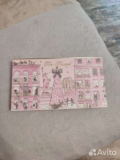Палетка теней Too faced Christmas in New York