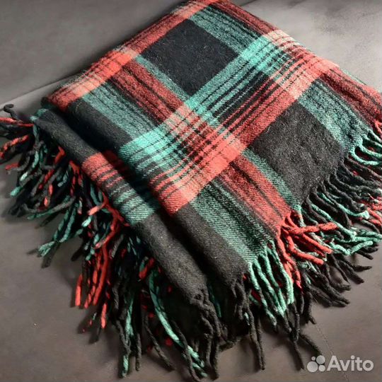 Огромный старинный накидной платок