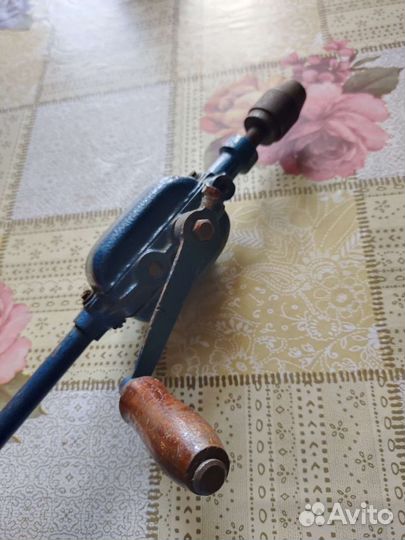 Старинная ручная дрель