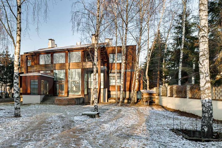 Коттедж 850 м² на участке 30 сот.