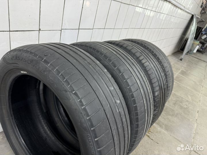 Pirelli P Zero PZ4 235/50 R19 99V