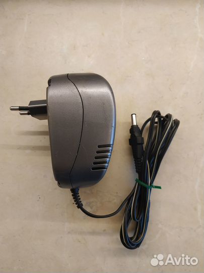 Универсальный адаптер питания