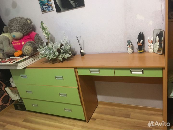 Кровать и письменный стол