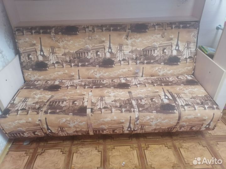 Двухъярусная кровать с диваном внизу