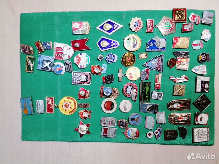 Коллекции значков четыре штуки