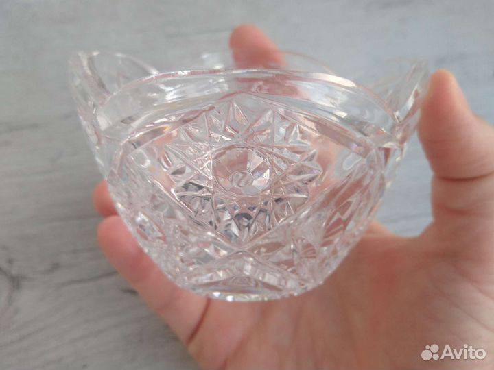 Посуда: тарелка, вазочка, салатник