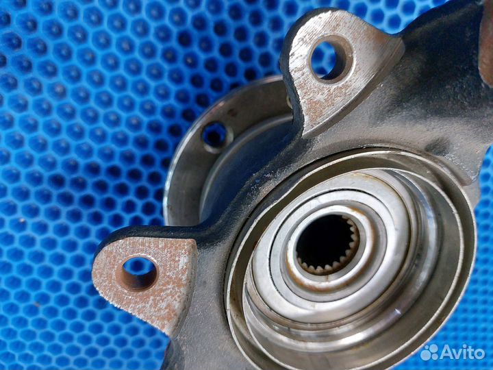 Поворотный кулак со ступицей Granta Kalina Новый