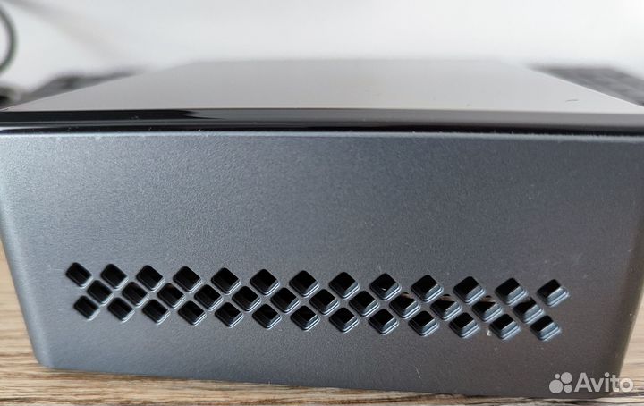 Неттоп Intel NUC6cayh