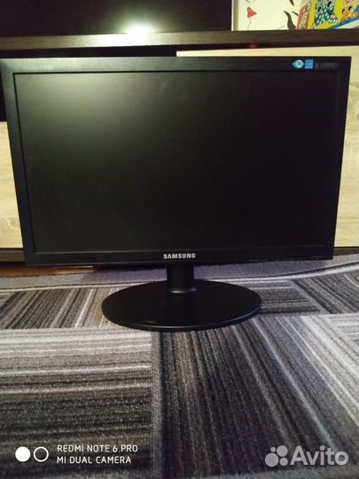 Монитор Samsung