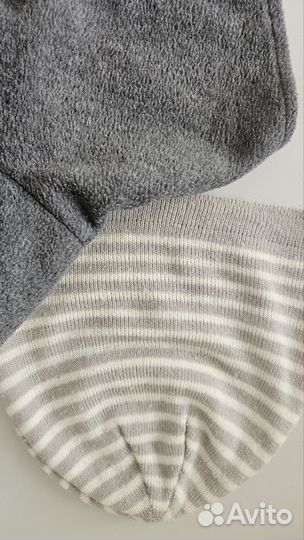 Шапки и манишка детские