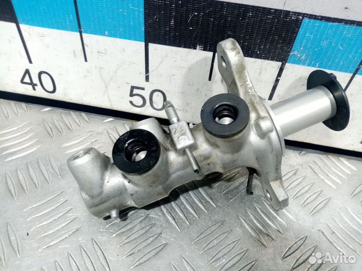 Б/У Цилиндр тормозной главный#001