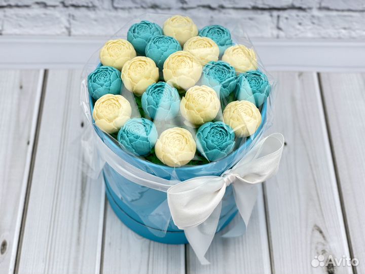 Шоколадные пионы в шляпной коробке