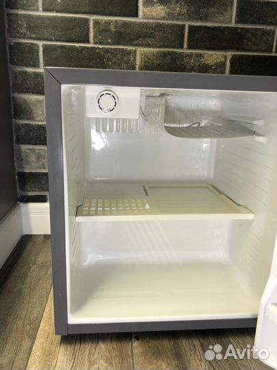 Минихолодильник с морозилкой Daewoo fr-062a ix