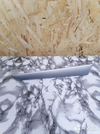 Молдинг на дверь передний правый Audi Q5 cdnf 2010