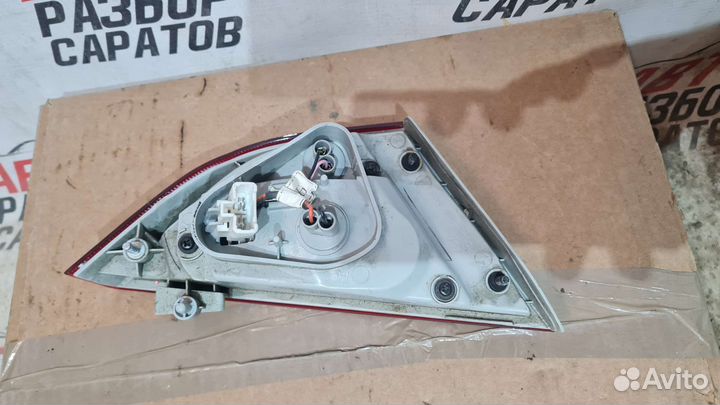 Фонарь правый Hyundai Sonata 6 в крышку багажника