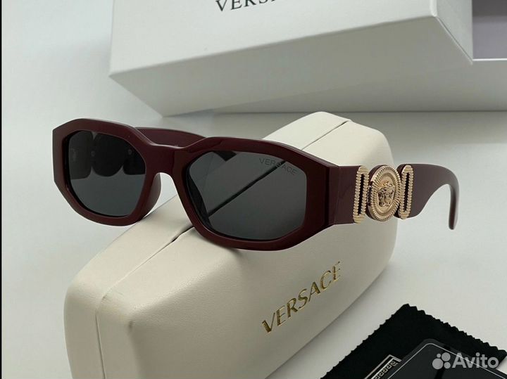 Солнцезащитные очки versace