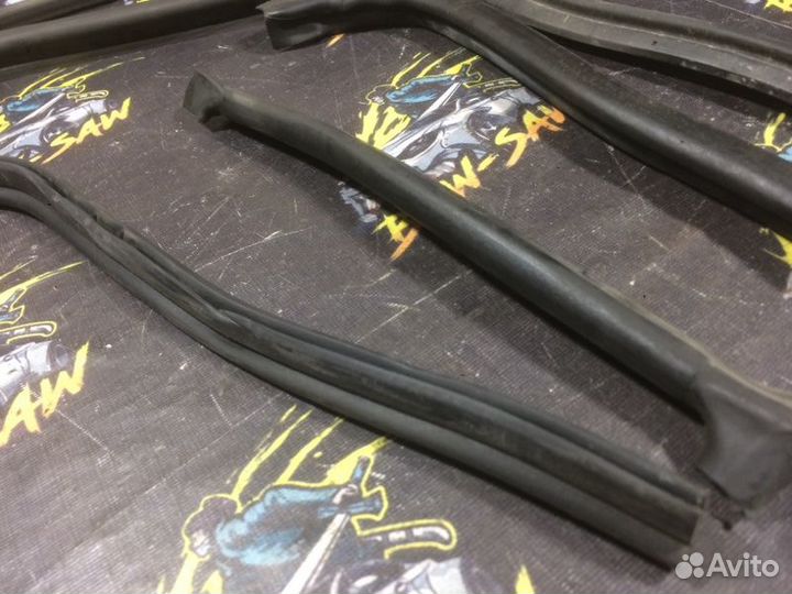 Уплотнитель капота (комплект) Bmw 3 E46 sedan