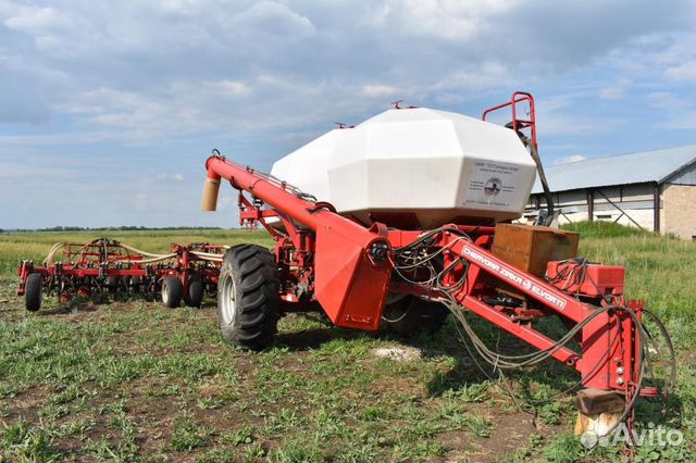 трактор т-40 с куном. погрузчик на т 40. сельхозтехника в самаре. сельхозтехника бу самарская. старинный пресс подборщик.