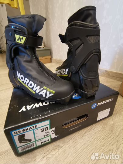 Лыжные ботинки