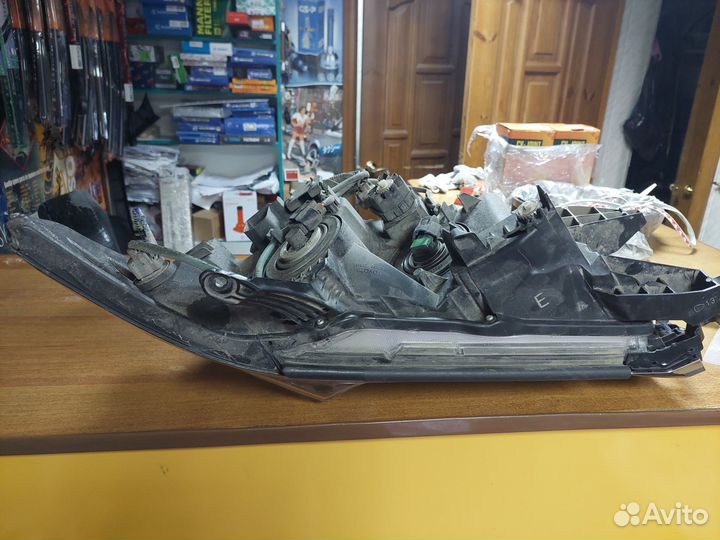 Фара правая Toyota Land Cruiser Prado 150