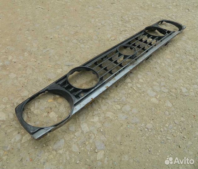 Решетка радиатора VW Golf 2 (дефект)