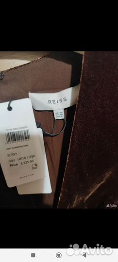 На доставке бронь платье