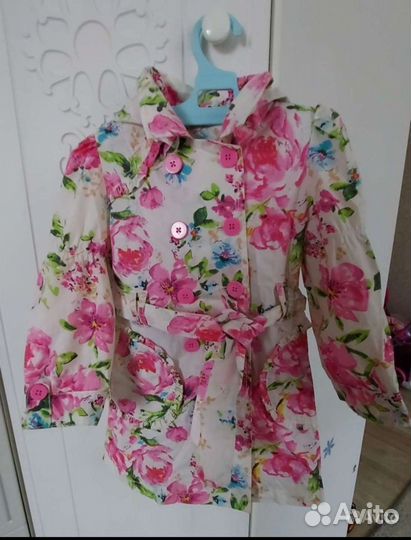 Продам верхнюю одежду для девочки р.98-104