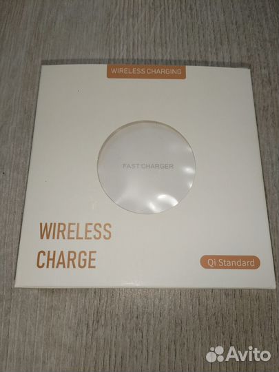 Компактная беспроводная зарядка для смартфона