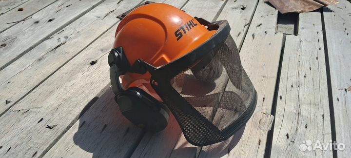 Защитный шлем