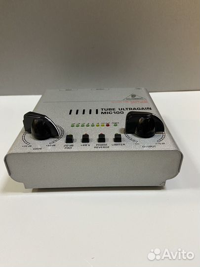 Ламповый предусилитель Behringer MIC100