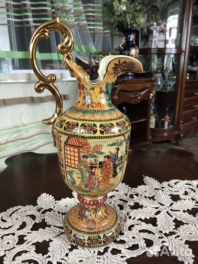 Фарфоровый кувшин