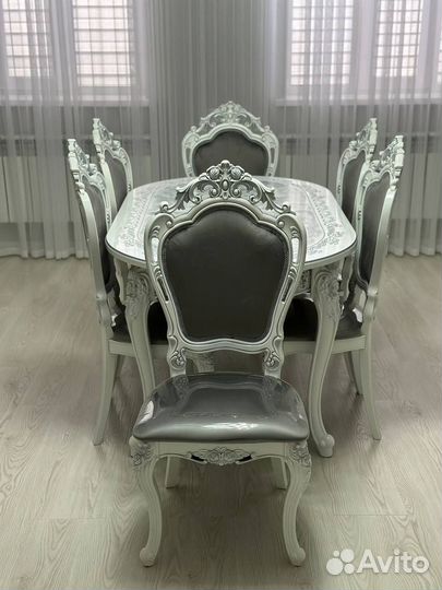 Кухонный стол и стулья новые