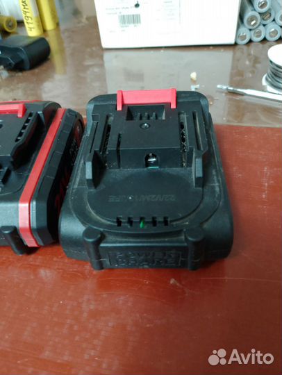 Батарея шуруповерта