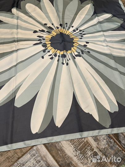 Шелковый платок шаль Valentino разноцветный