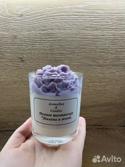 Свеча в стакане с цветком пион