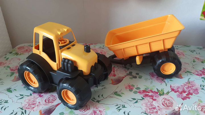 Трактор с прицепом