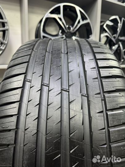 Michelin Pilot Sport 4 SUV 275/35 R22 104Y