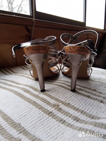Босоножки серебристые, кожа, 39 размер