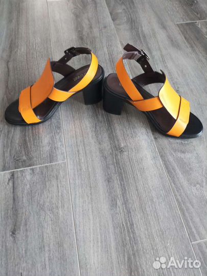 Босоножки женские
