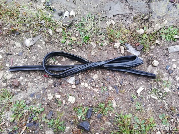 Уплотнитель бархотка Рено Логан 1