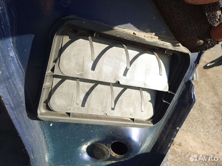 Жалюзи кузова левая сторона Renault Scenic 2