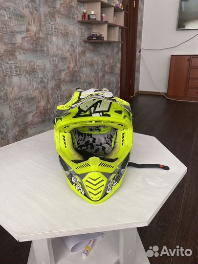Мото шлем с очками и с перчатками