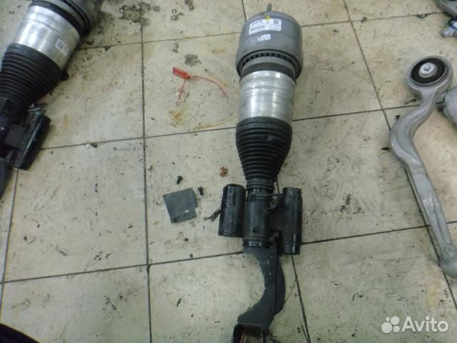 Стойка амортизатора (Пневмоподвеска) передняя