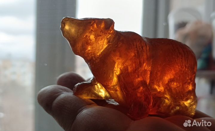 Резная фигурка «Медведь» из янтаря