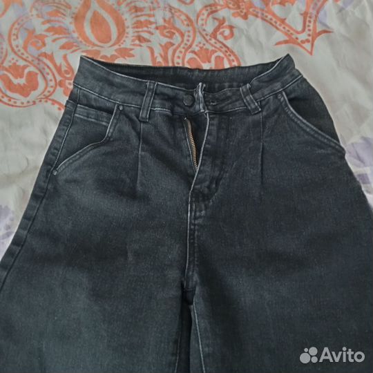 Джинсы черные бананы