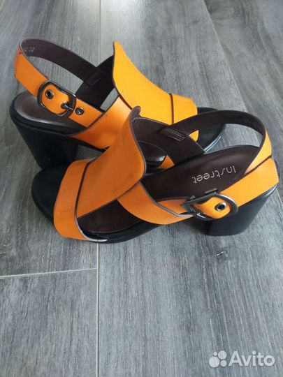 Босоножки женские