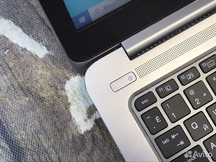 Hp elitebook folio 1040 g3 i5 8GB RAM 256SSD