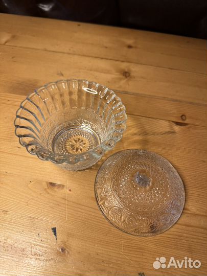 Конфетница с крышкой