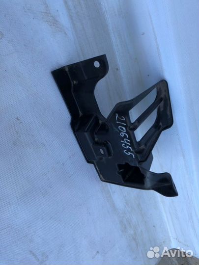 Кронштейн крепления радиатора передний правый